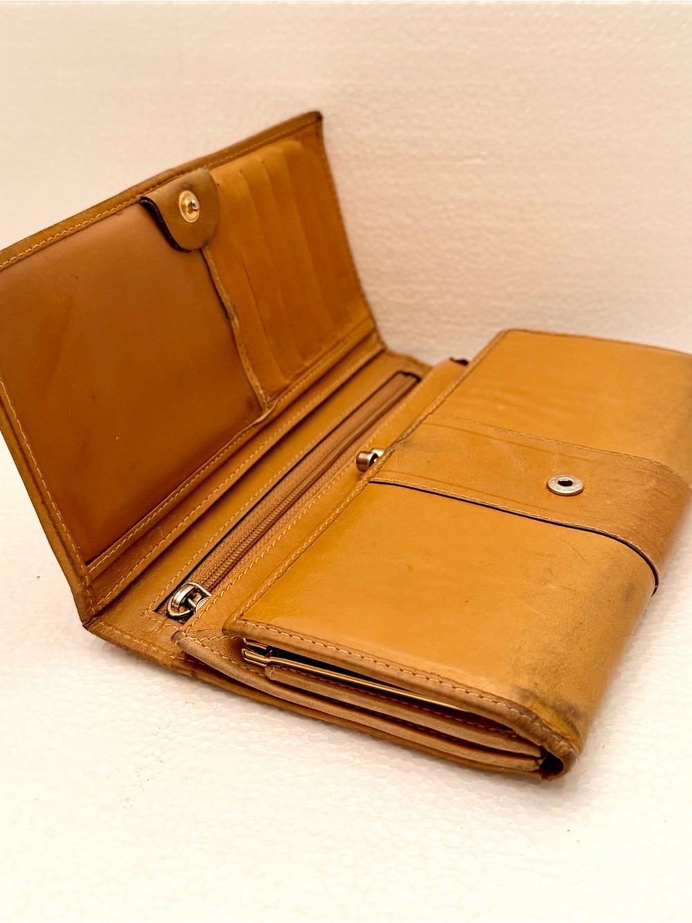 Vintage Fendi S.A.S. Roma Italy 1925 Tan Leather Kisslock Continental Wallet - Picture 4 of 9